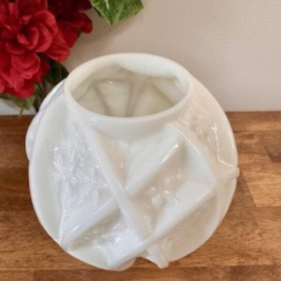 Vintage Milk Glass Vase Floral Motif – Mid-Century Sculpted Raised Leaf Design - Picture 3 of 5